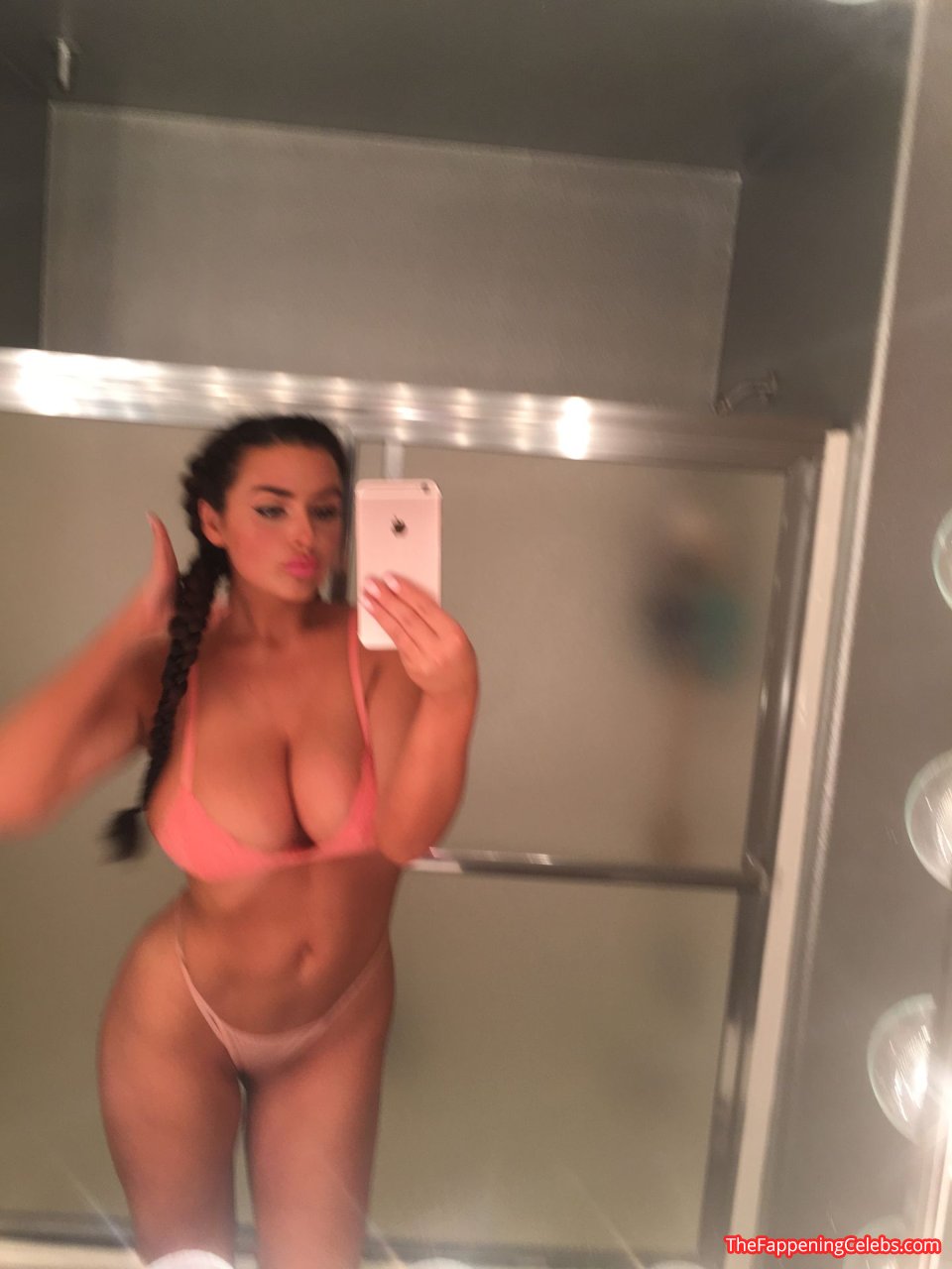 Abigail Ratchford Nude Fappening Leaked.